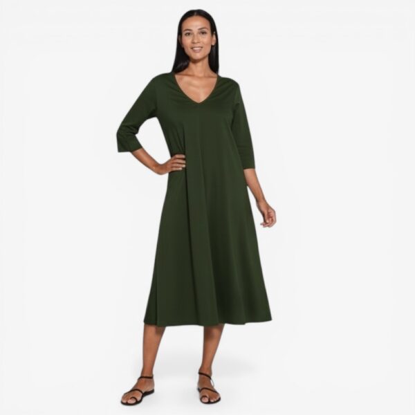 Bild 1 (Produktfreisteller): Vetono Midi-Kleid Oliv, V-Ausschnitt, A-Linie, 3/4-Arm, Jerseykleid Damen, Freisteller Bild 2 (Model): Vetono Midi-Kleid Oliv am Model, fließende A-Linie, V-Ausschnitt, 3/4-Arm, Midi-Länge, Damenmode
