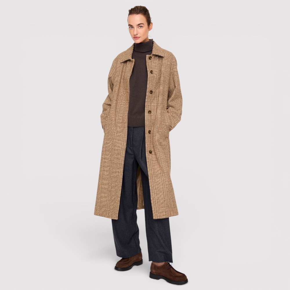 Schokobrauner Rollkragenpullover aus Merinowolle mit lässiger Passform