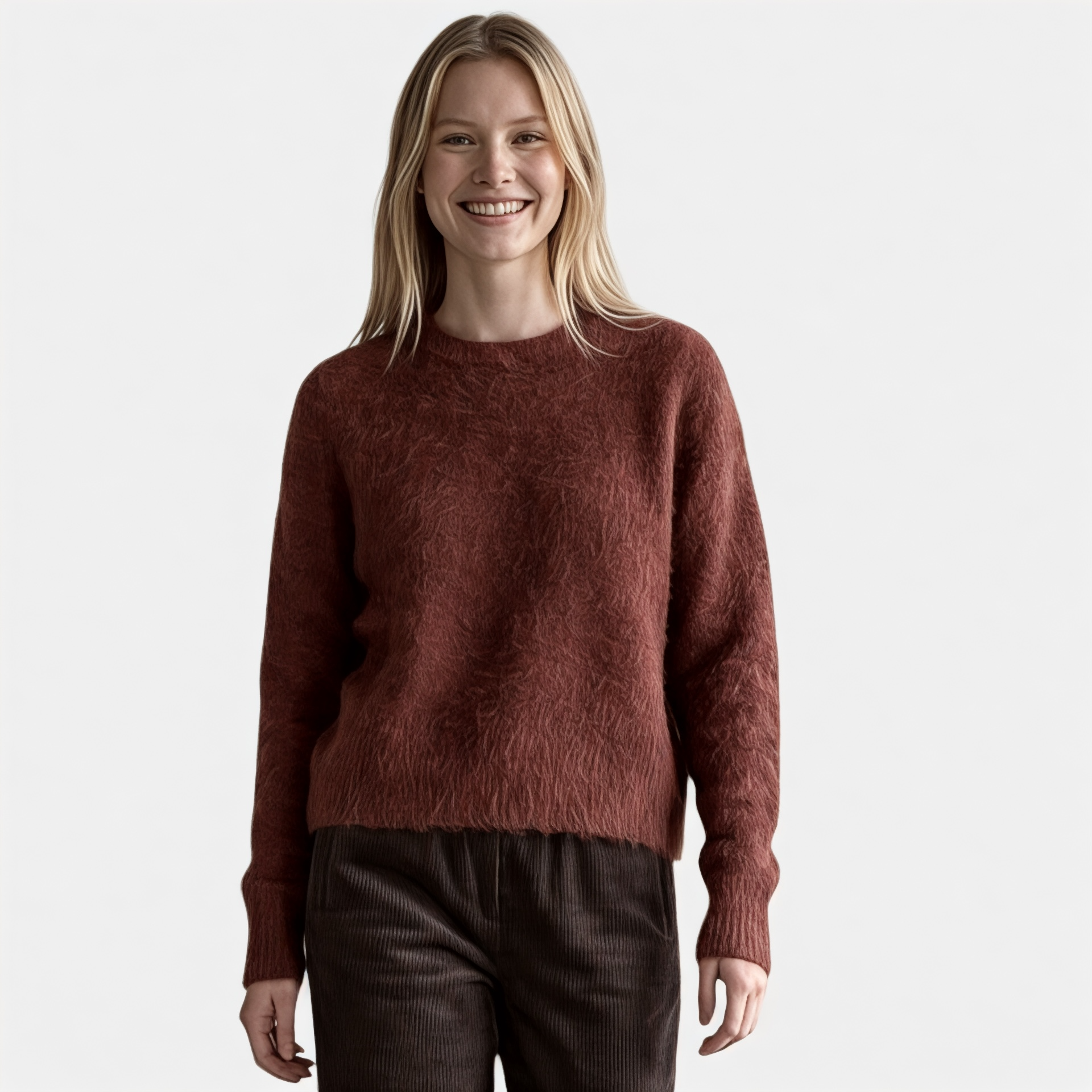Rostbrauner flauschiger Mohair-Pullover mit rundem Ausschnitt