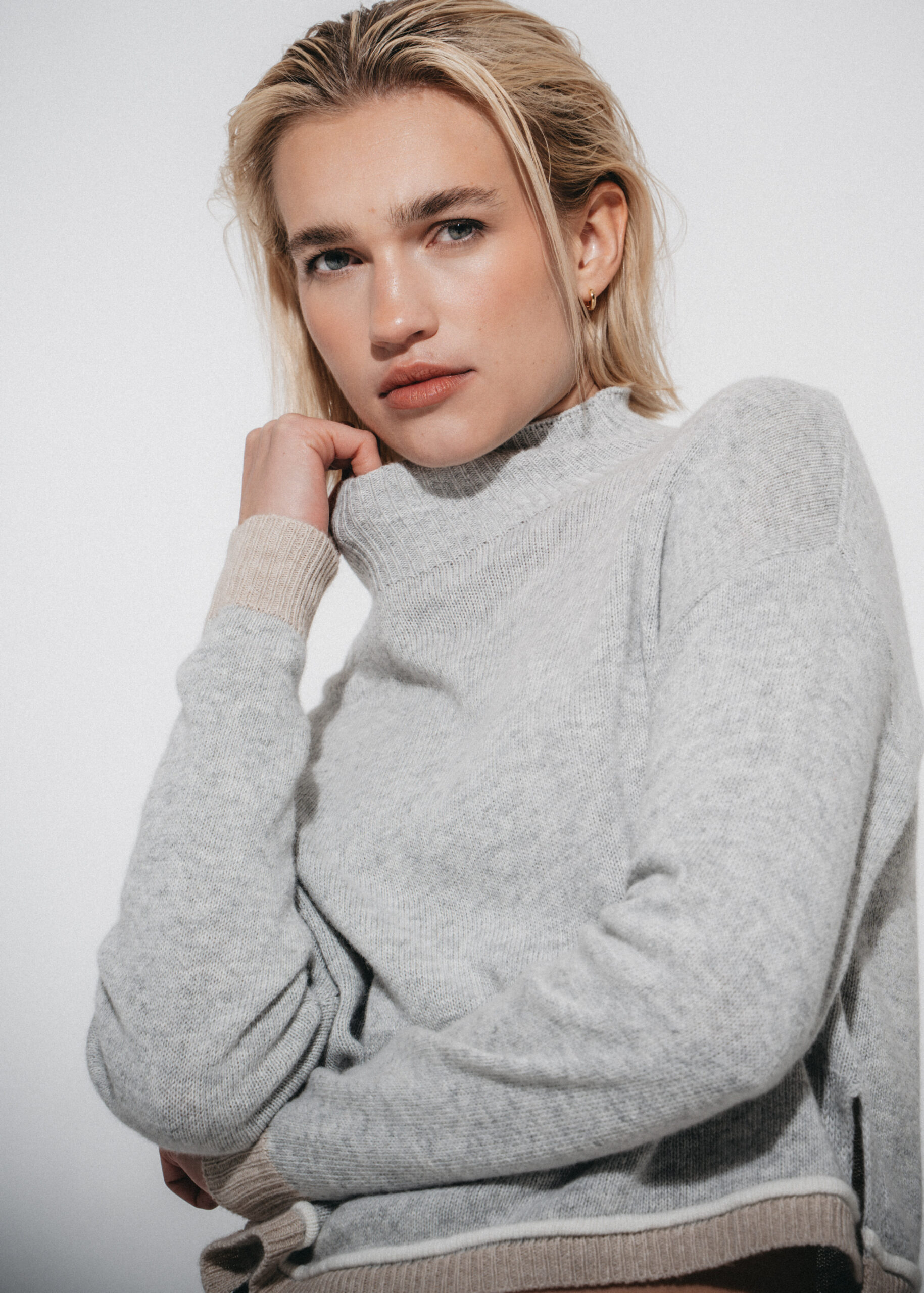 LJ Kastiger Strickpullover mit Kontrastsaum – Bild 5