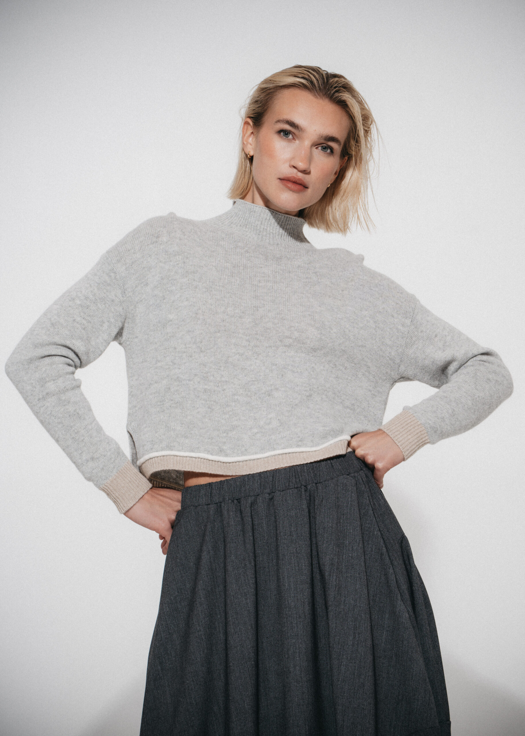 LJ Kastiger Strickpullover mit Kontrastsaum – Bild 2