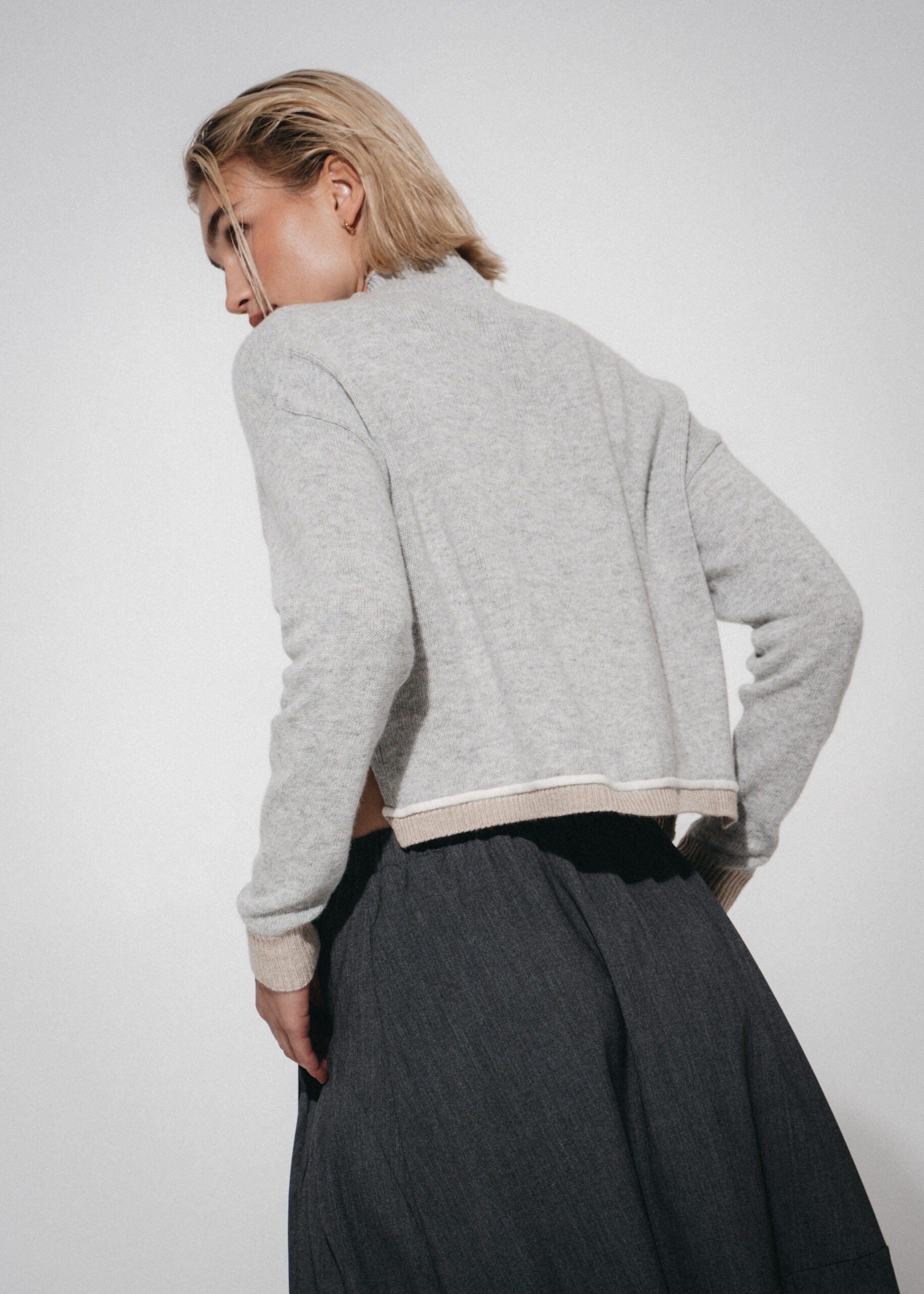 LJ Kastiger Strickpullover mit Kontrastsaum – Bild 3
