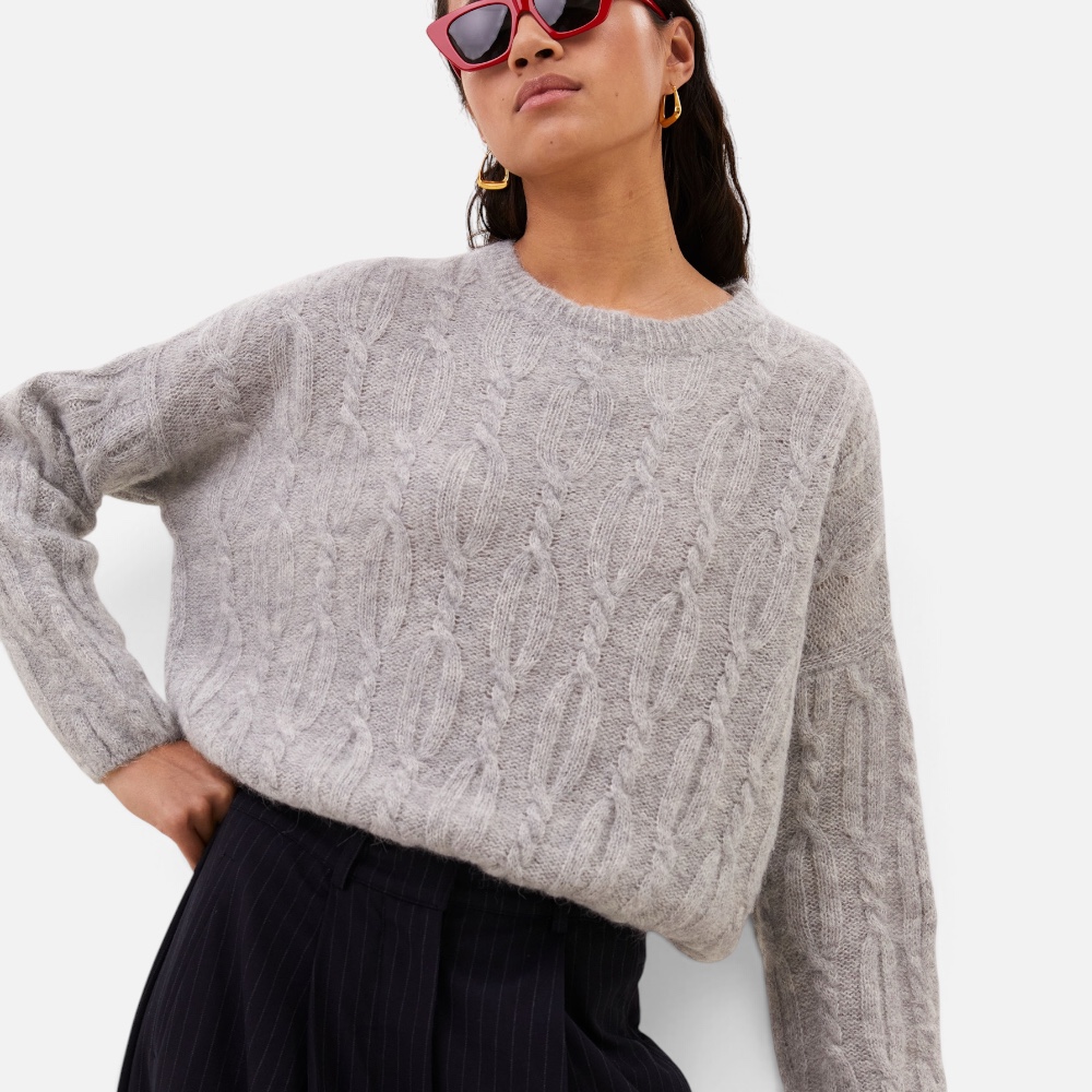 Weicher Alpaka-Strickpullover in Hellgrau
