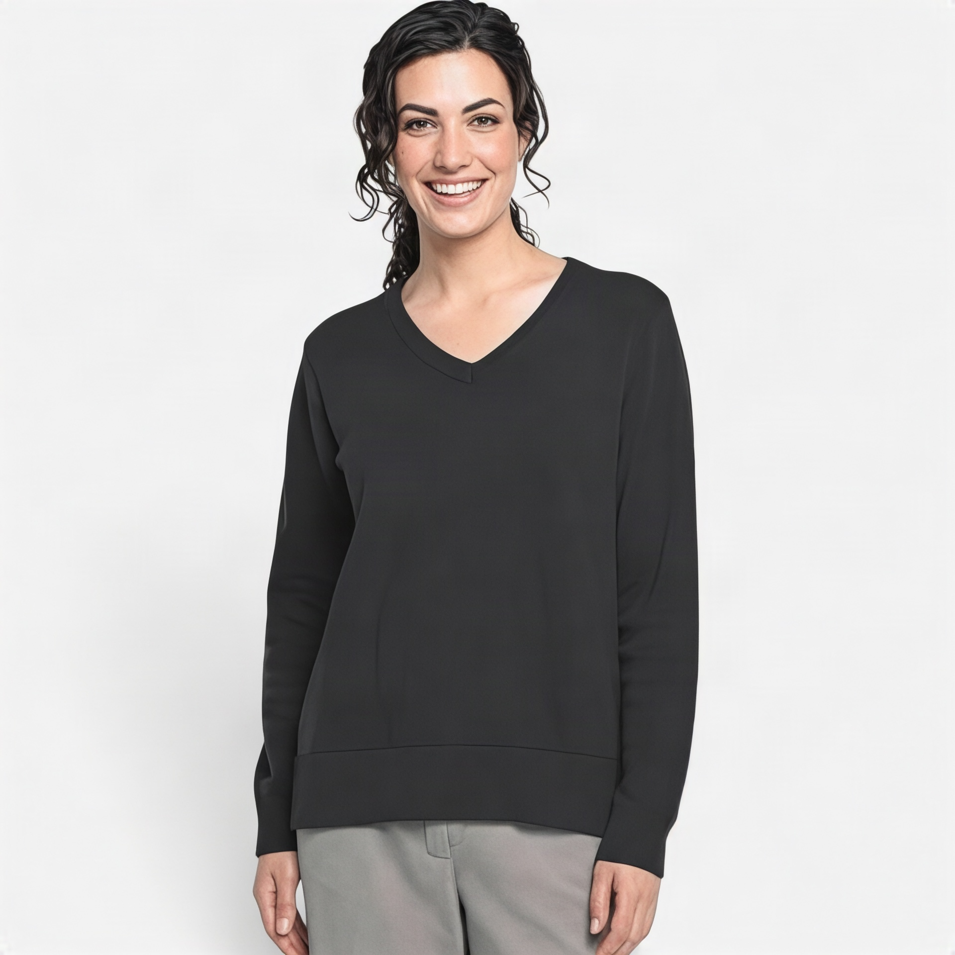 1. Frau trägt Vetono Oversized Pullover in Anthrazit mit V-Ausschnitt, Frontalansicht 2. Frau im Vetono Pullover in Anthrazit mit V-Ausschnitt, Ganzkörperansicht mit weiter Stoffhose 3. Lachende Frau im Vetono Pullover in Anthrazit mit V-Ausschnitt, Nahaufnahme 4. Frau im Vetono Pullover in Anthrazit mit V-Ausschnitt, Seitenansicht 5. Frau trägt Vetono Pullover in Schoko mit V-Ausschnitt und Rollsaum, Frontalansicht